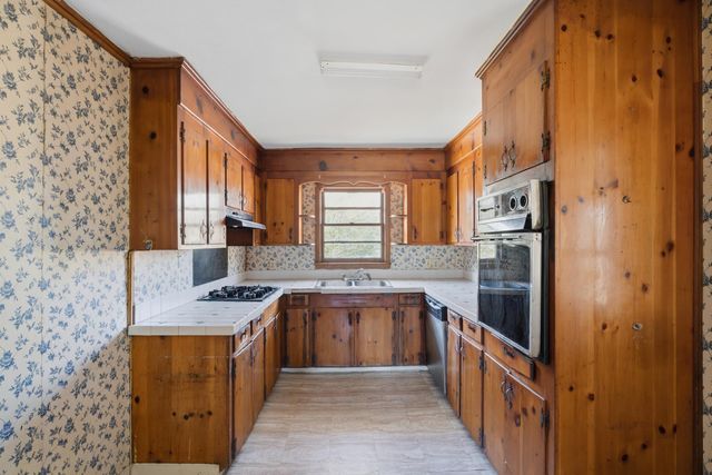 230 Foxhall Road, Spartanburg, SC 29306