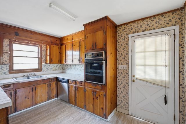 230 Foxhall Road, Spartanburg, SC 29306