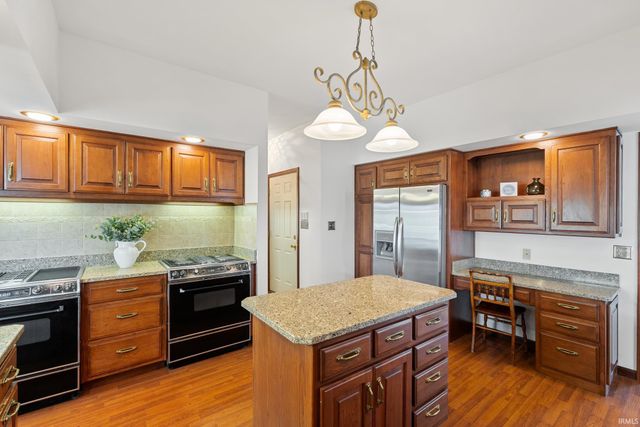 2817 E Prestwick Road, Winona Lake, IN 46590