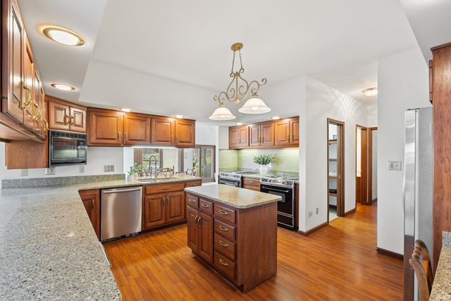 2817 E Prestwick Road, Winona Lake, IN 46590