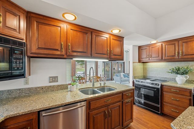 2817 E Prestwick Road, Winona Lake, IN 46590