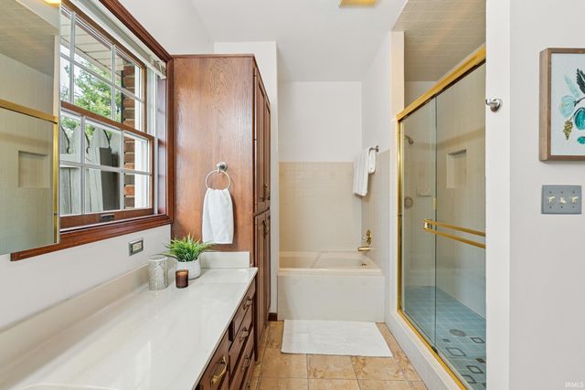 2817 E Prestwick Road, Winona Lake, IN 46590