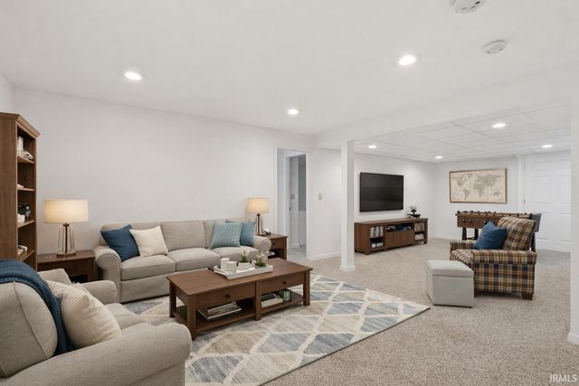 2817 E Prestwick Road, Winona Lake, IN 46590