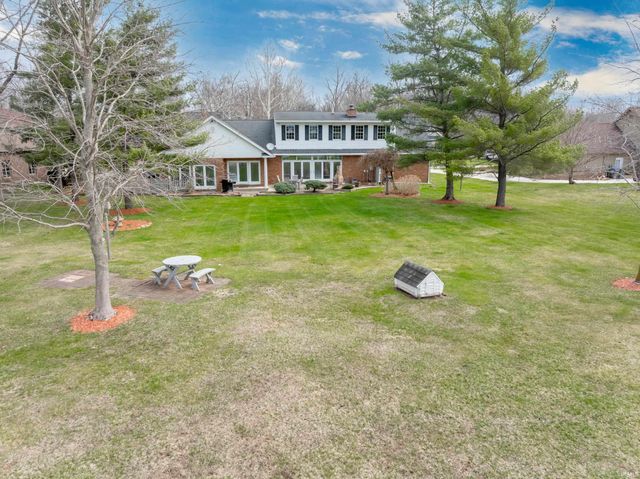 2817 E Prestwick Road, Winona Lake, IN 46590
