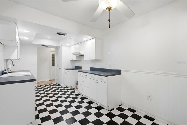 2711 GULF GATE DRIVE, Sarasota, FL 34231