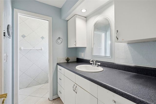 2711 GULF GATE DRIVE, Sarasota, FL 34231