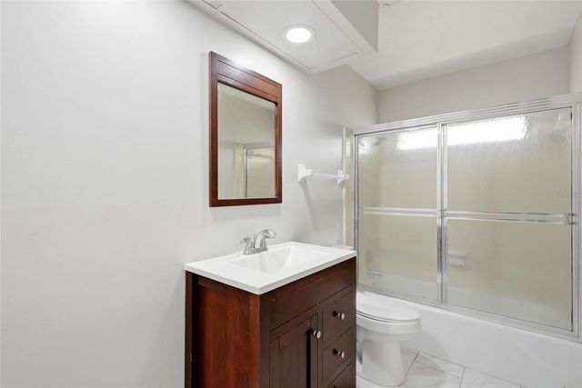 2711 GULF GATE DRIVE, Sarasota, FL 34231
