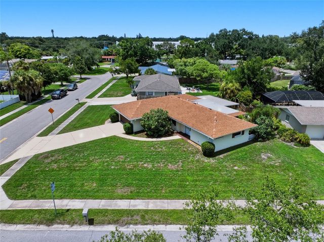 2711 GULF GATE DRIVE, Sarasota, FL 34231