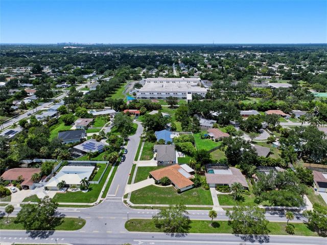 2711 GULF GATE DRIVE, Sarasota, FL 34231