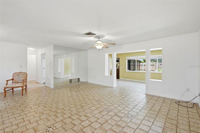 2711 GULF GATE DRIVE, Sarasota, FL 34231