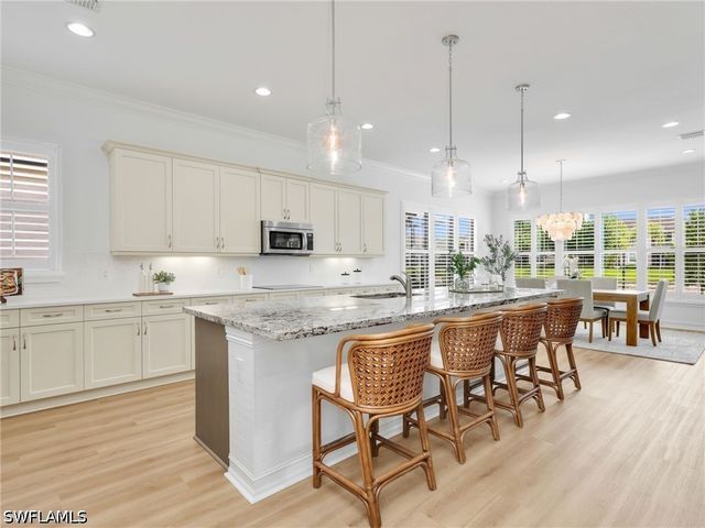 9454 Greenleigh CT, Naples, FL 34120
