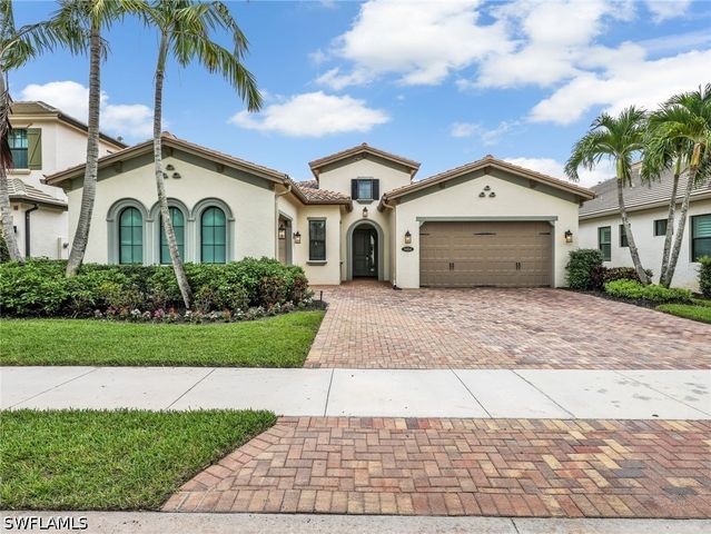 9454 Greenleigh CT, Naples, FL 34120
