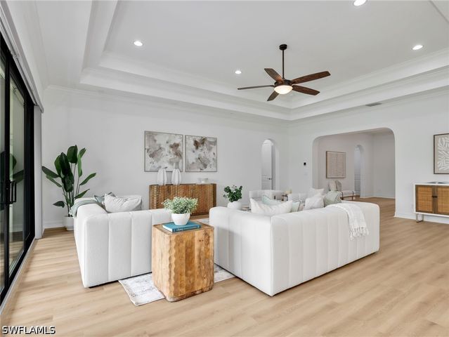 9454 Greenleigh CT, Naples, FL 34120
