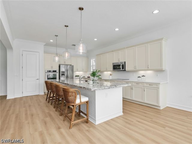 9454 Greenleigh CT, Naples, FL 34120