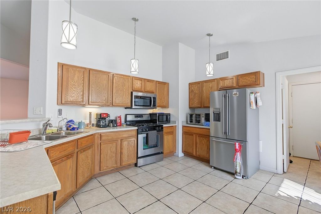 5643 Crowbush Cove Place, Las Vegas, NV 89122 — photo 3