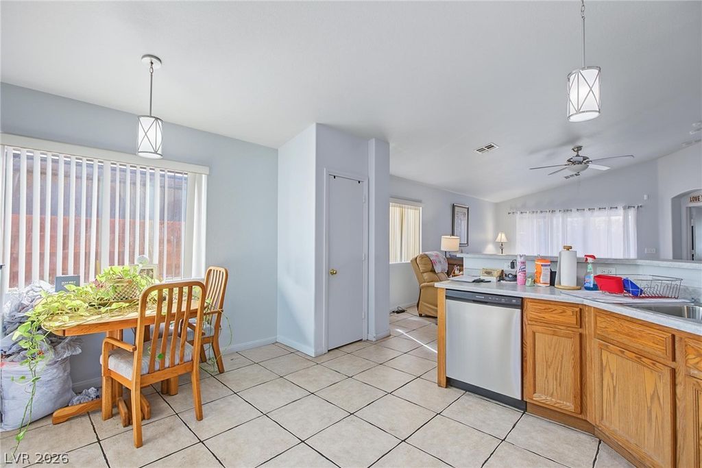 5643 Crowbush Cove Place, Las Vegas, NV 89122 — photo 4