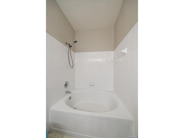 6017 Castlegate Dr F17, Castle Rock, CO 80108
