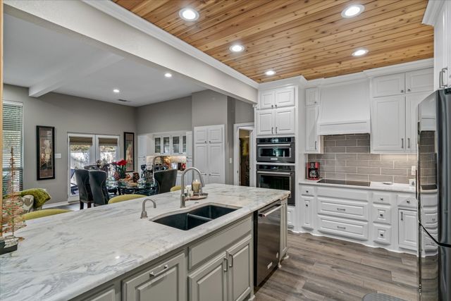 318 Crestview Lane, Hideaway, TX 75771