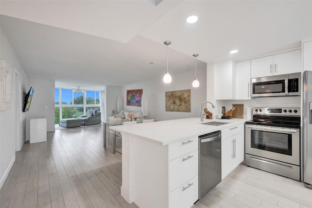 7624 NW 18th St 303, Margate, FL 33063