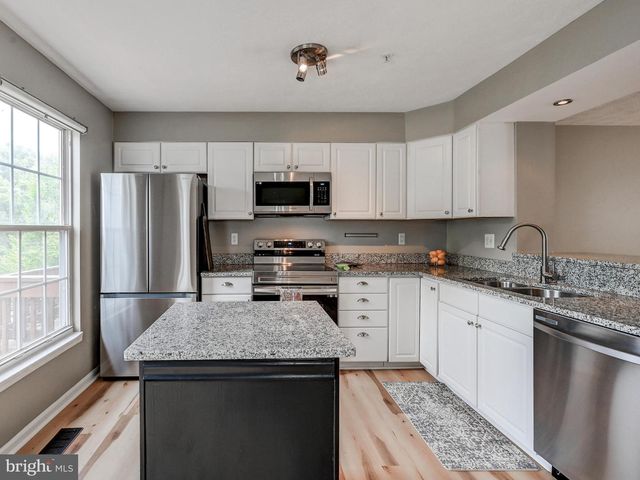 3 SANDVIEW CT, Baltimore, MD 21209