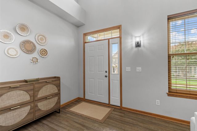 713 Cobblestone Way, Shakopee, MN 55379