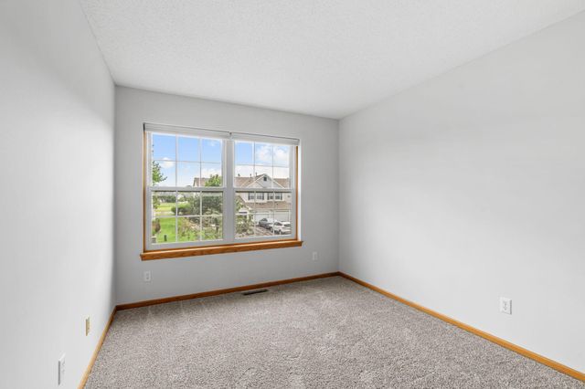 713 Cobblestone Way, Shakopee, MN 55379
