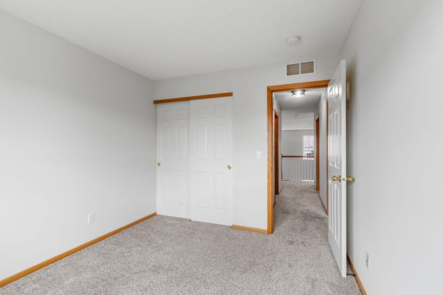713 Cobblestone Way, Shakopee, MN 55379