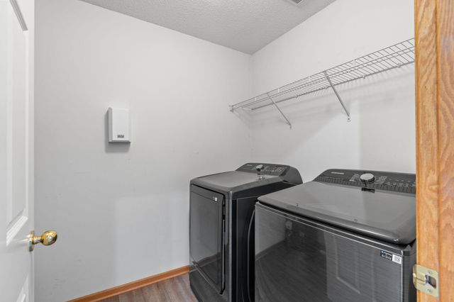 713 Cobblestone Way, Shakopee, MN 55379