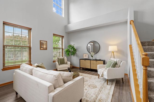 713 Cobblestone Way, Shakopee, MN 55379