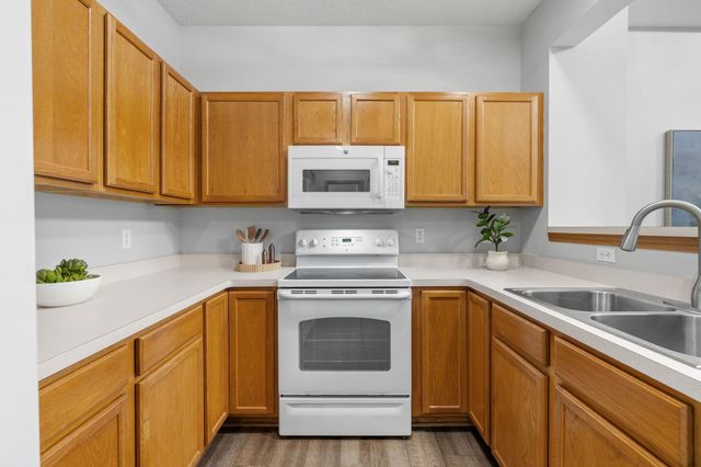 713 Cobblestone Way, Shakopee, MN 55379
