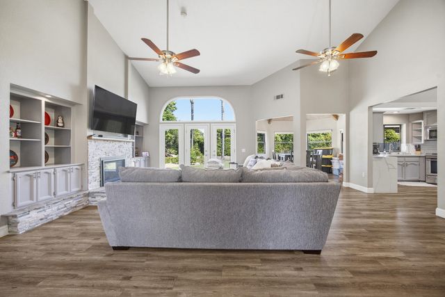 5512 W Prospect Avenue, Visalia, CA 93291