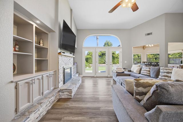 5512 W Prospect Avenue, Visalia, CA 93291