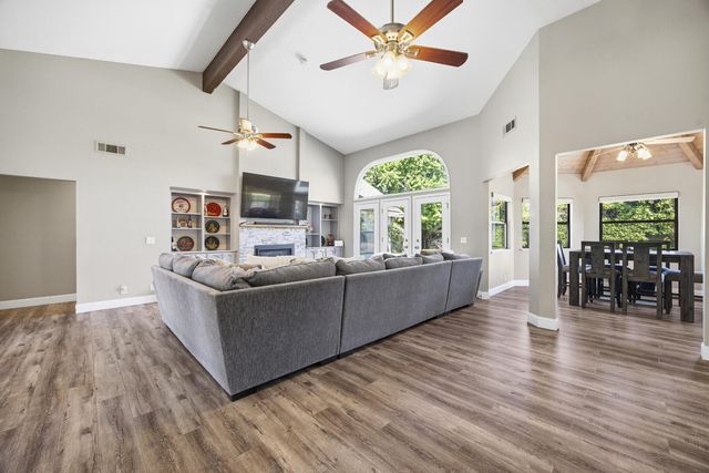 5512 W Prospect Avenue, Visalia, CA 93291