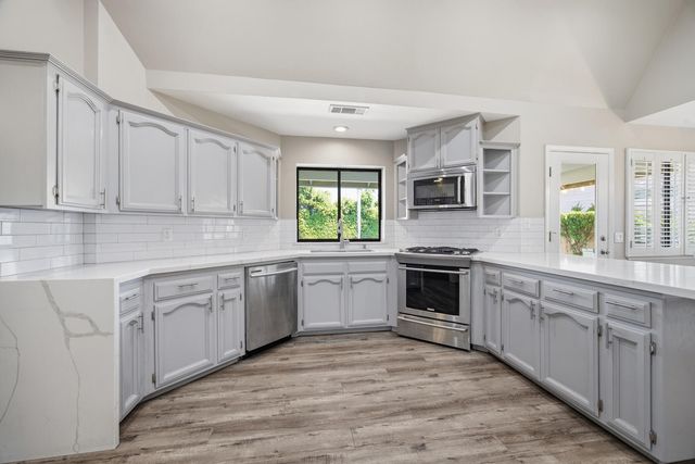 5512 W Prospect Avenue, Visalia, CA 93291