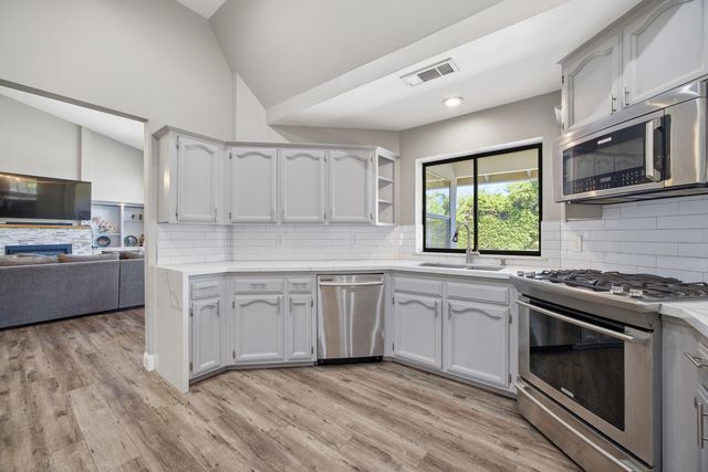 5512 W Prospect Avenue, Visalia, CA 93291