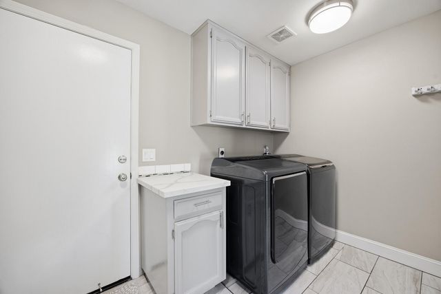 5512 W Prospect Avenue, Visalia, CA 93291