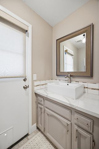 5512 W Prospect Avenue, Visalia, CA 93291