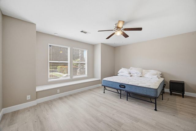 5512 W Prospect Avenue, Visalia, CA 93291