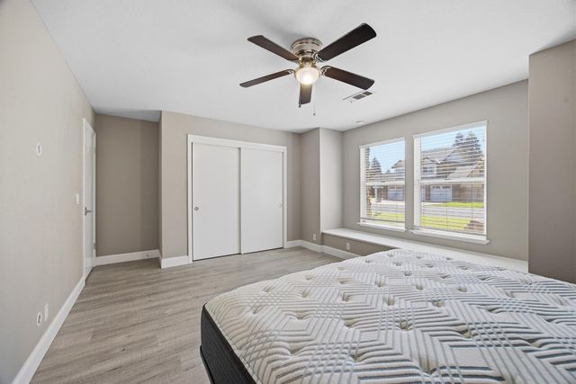 5512 W Prospect Avenue, Visalia, CA 93291