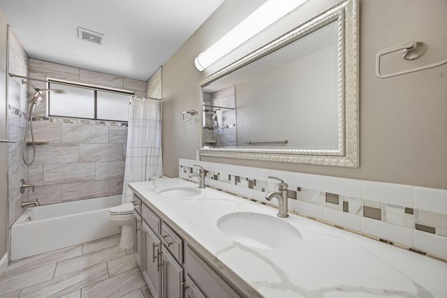 5512 W Prospect Avenue, Visalia, CA 93291