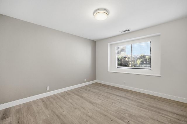 5512 W Prospect Avenue, Visalia, CA 93291