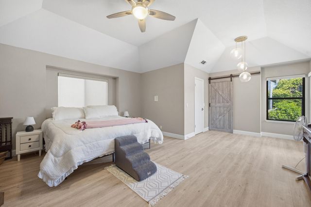 5512 W Prospect Avenue, Visalia, CA 93291