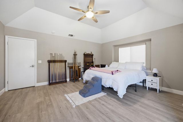 5512 W Prospect Avenue, Visalia, CA 93291