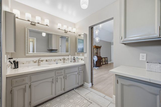 5512 W Prospect Avenue, Visalia, CA 93291