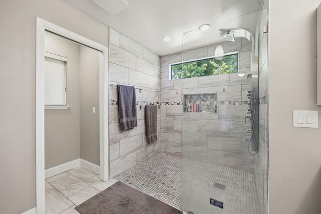 5512 W Prospect Avenue, Visalia, CA 93291