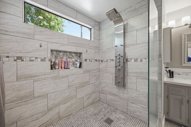 5512 W Prospect Avenue, Visalia, CA 93291