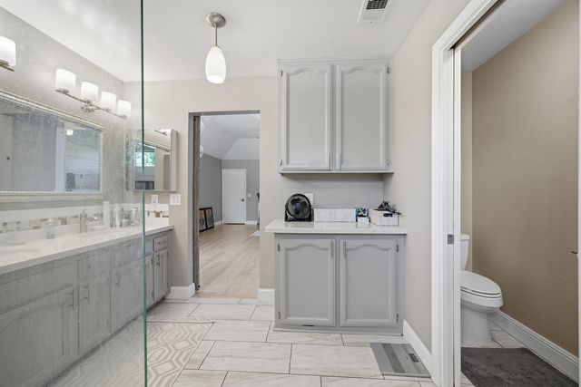 5512 W Prospect Avenue, Visalia, CA 93291