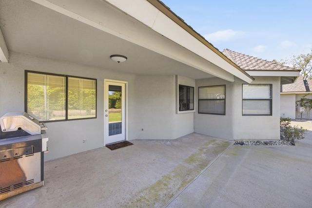 5512 W Prospect Avenue, Visalia, CA 93291