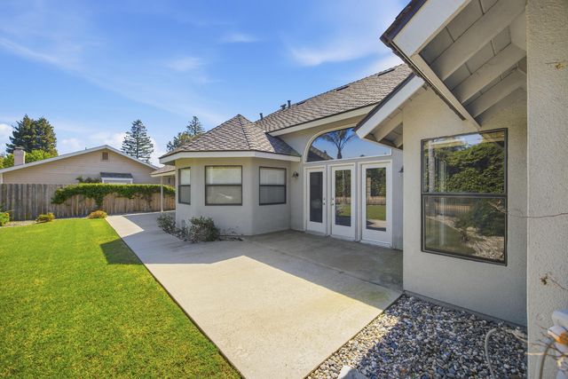 5512 W Prospect Avenue, Visalia, CA 93291