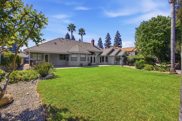 5512 W Prospect Avenue, Visalia, CA 93291